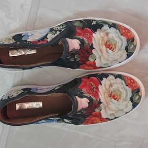 Women's floral slip-on shoes
